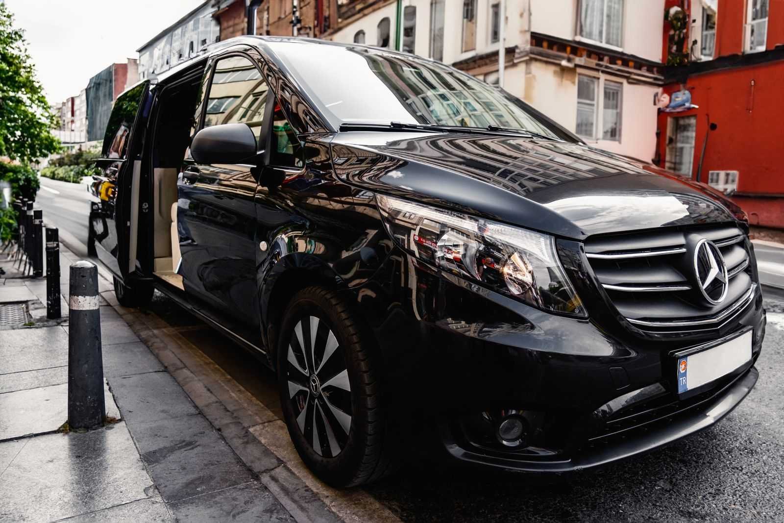 Black Mercedes V-Class, the premium chauffeur vehicle used for NexDriver airport transfers and private tours in Milan