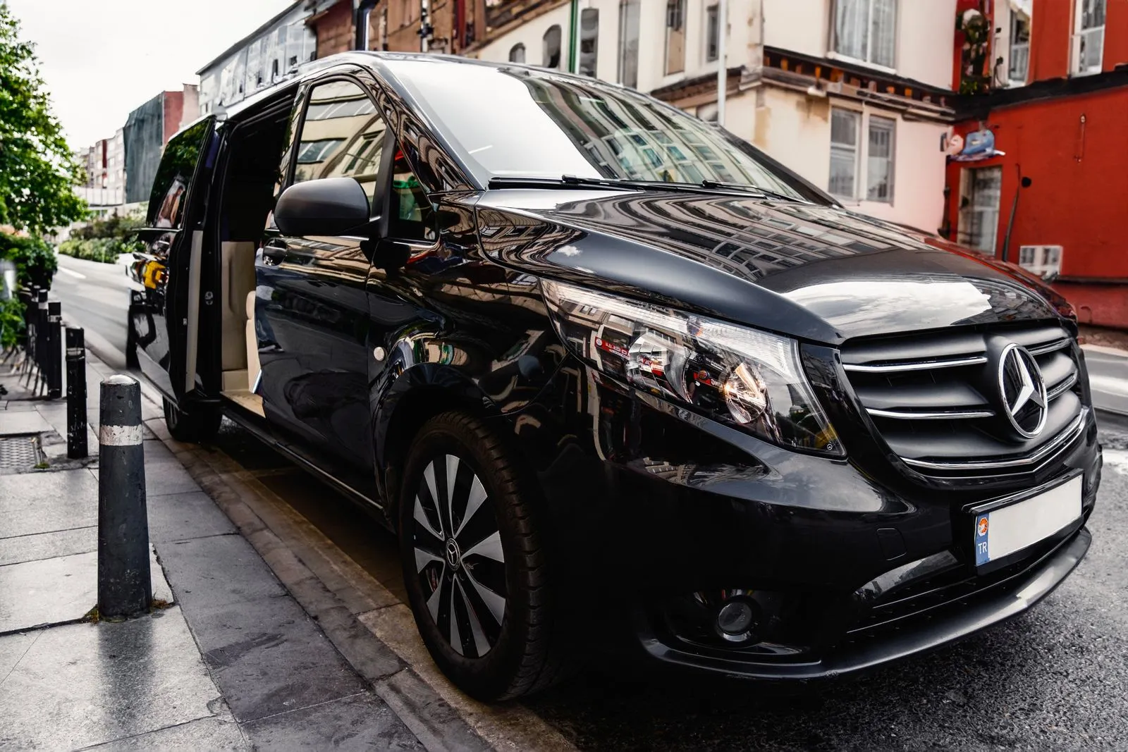 Mercedes V-Class minivan used by NexDriver for Milan trade fair transfers