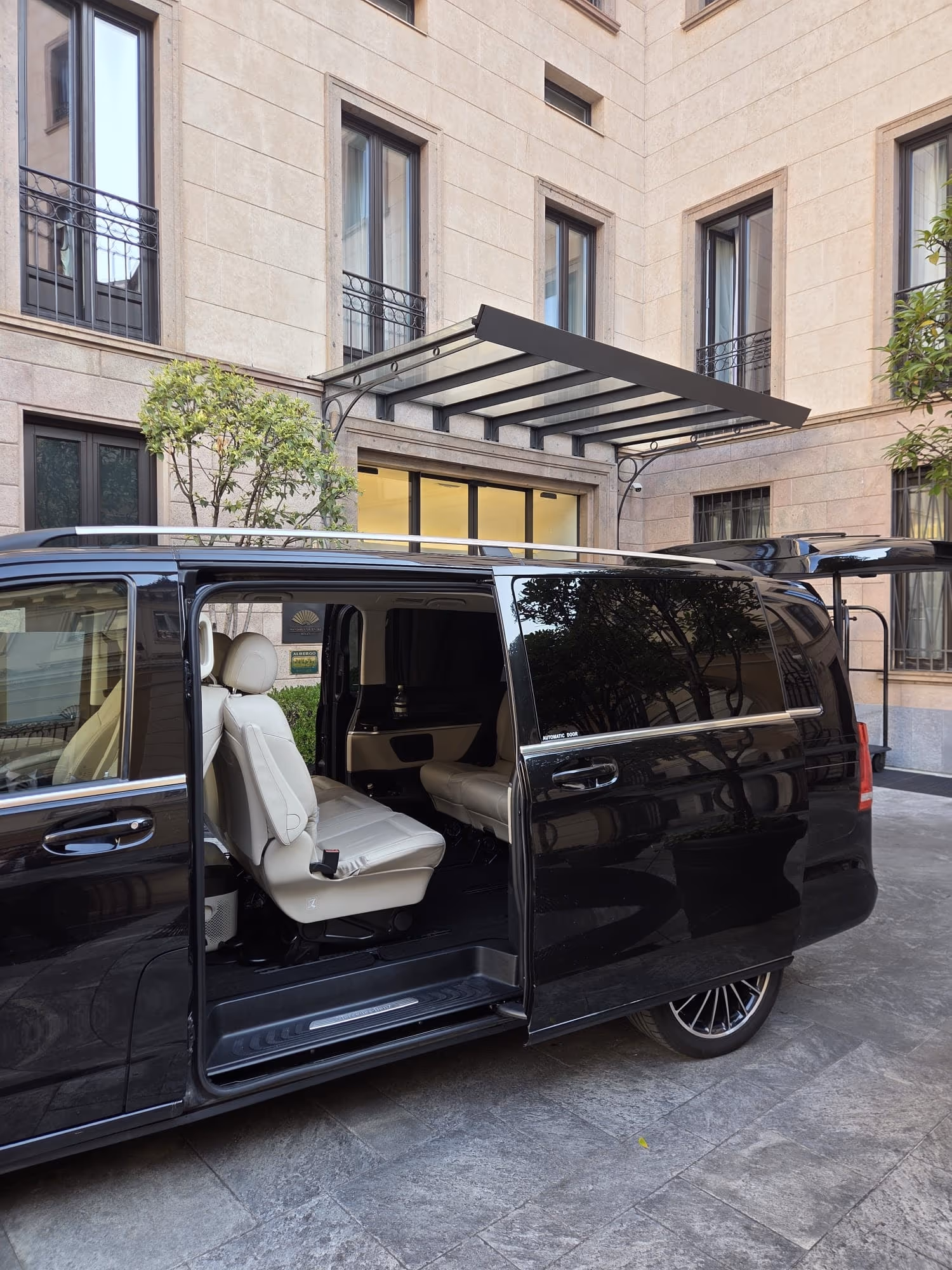 NexDriver Mercedes V-Class in the courtyard of a Milan luxury hotel, ready for pickup